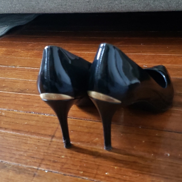 Calvin Klein Gayle Pumps - Picture 3 of 9